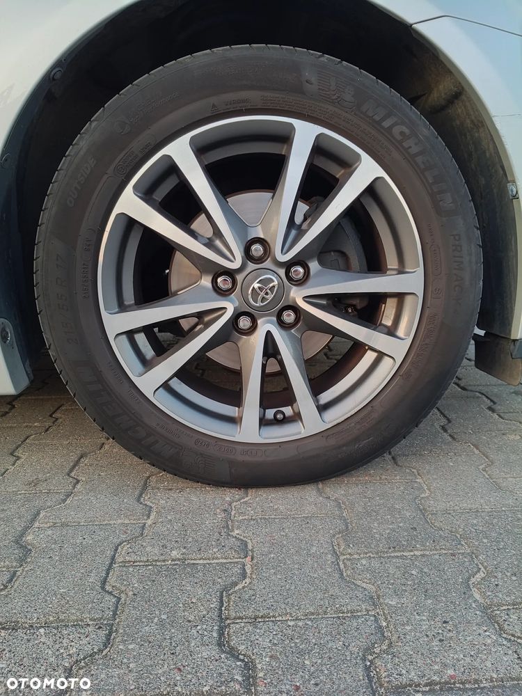 Toyota Avensis 1.8 Premium - 12