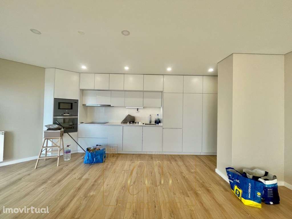 Apartamento T3 com vistas mar, lugar de garagem e arrumos - Grande imagem: 2/18