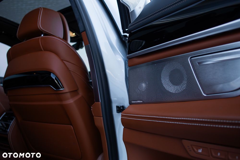 BMW Seria 7 M760Li xDrive - 29