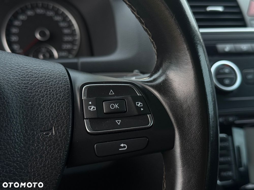 Volkswagen Touran - 22