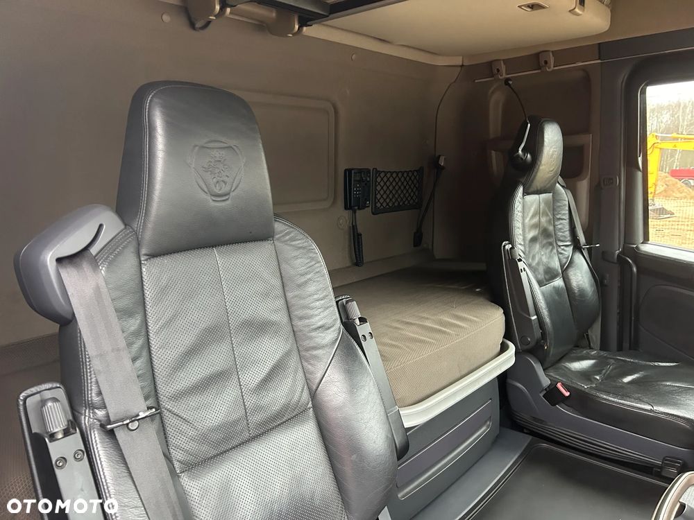 Scania R450 RETARDER / SKÓRY / NAVI / AUTOMAT / POLSKI SALON / ZBIORNIKI PALIWA 1500 L / LAMPY LED / FULL SPOJLERY / TYŁ 4 PODUSZKI / BARDZO ŁADNA SCANIA 2015 ROK !! - 24