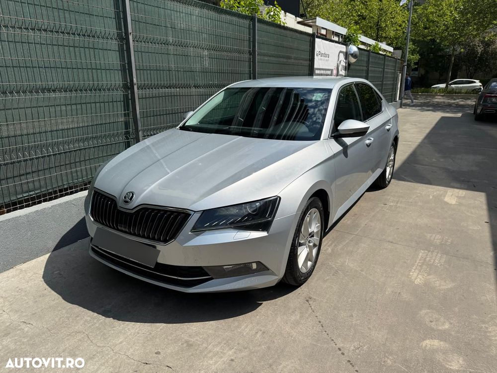 Skoda Superb 2.0 TDI DSG Ambition - 4