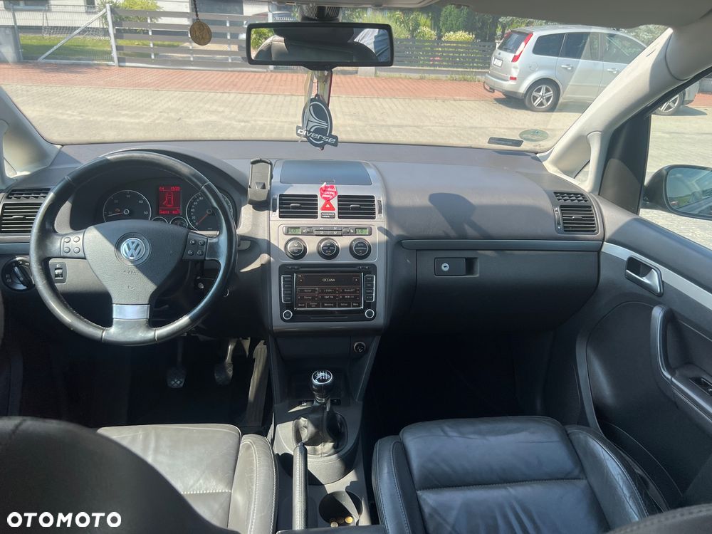 Volkswagen Touran 2.0 TDI DPF Highline - 9