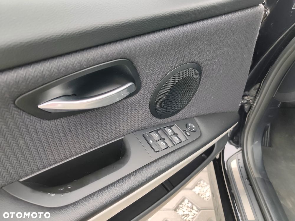 BMW Seria 3 318d DPF Edition Lifestyle - 33