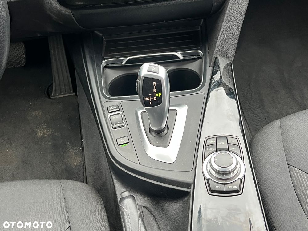 BMW Seria 3 318i - 7
