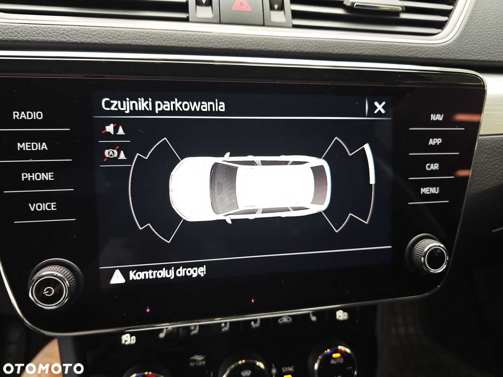 Skoda Superb 2.0 TDI SCR Ambition - 14