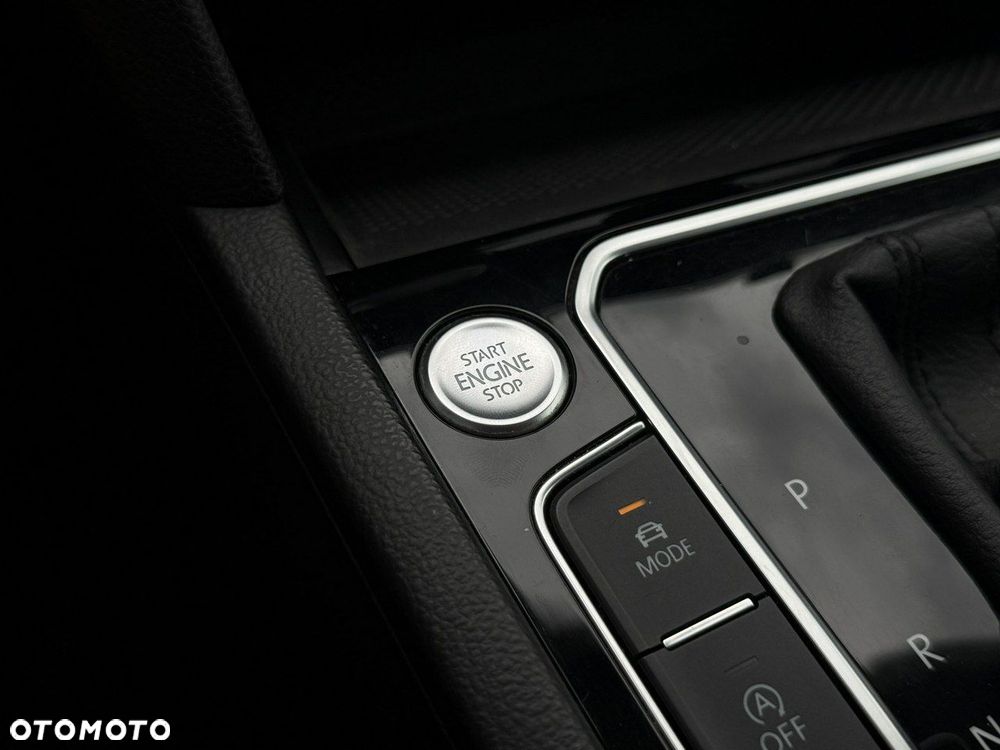 Volkswagen Passat 2.0 TSI Elegance DSG - 28