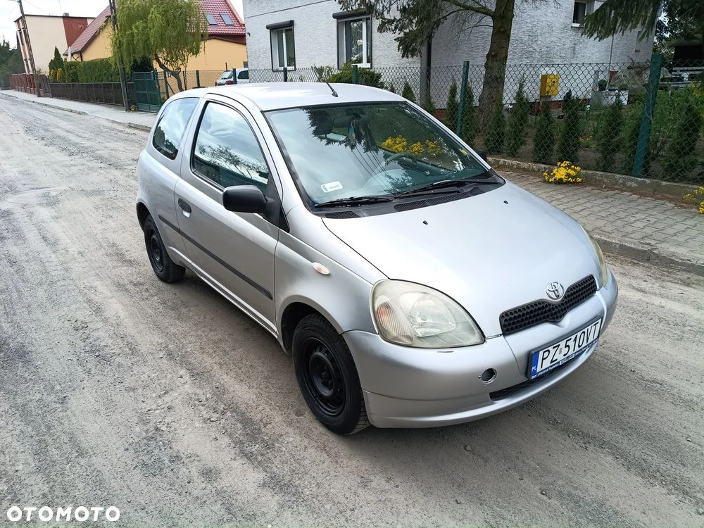 Toyota Yaris 1.0 Base - 2