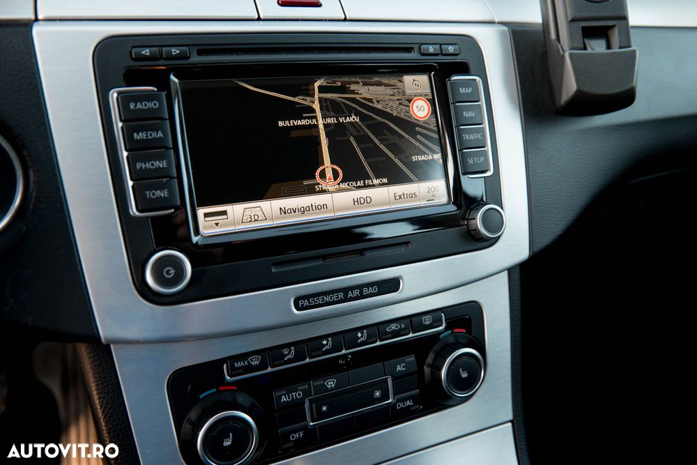 Volkswagen Passat 1.6 TDI DPF BlueMotion Technology Highline - 10