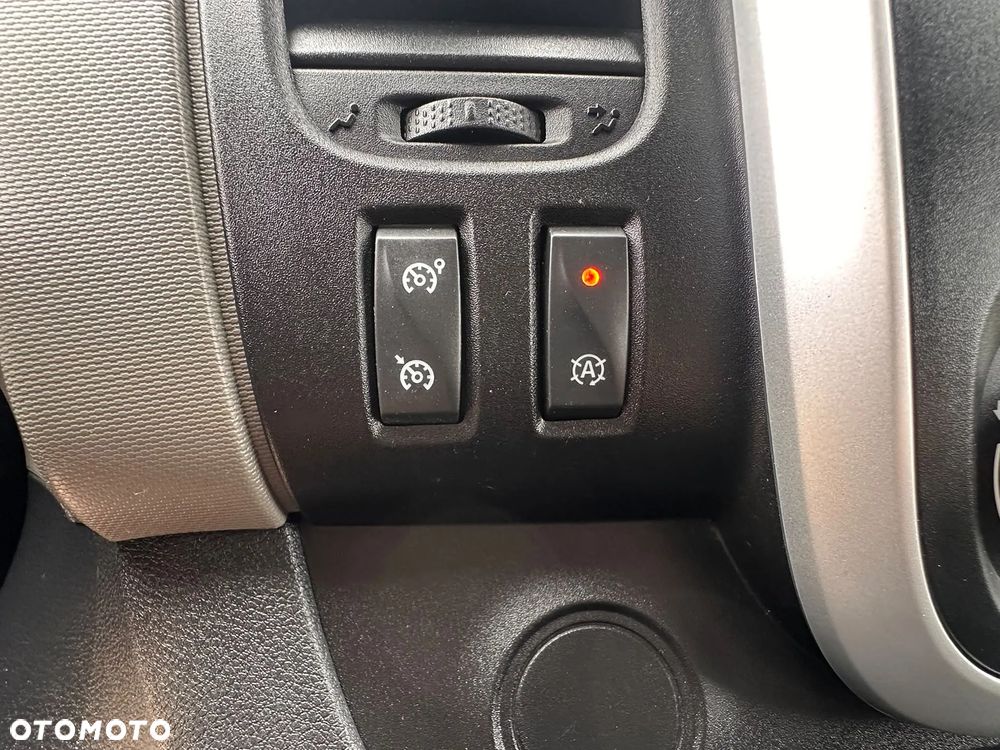 Renault Trafic L1H1 1.6 diesel 145kM, manual, 2016 rok WEBASTO, BAGAŻNIK DACHOWY THULE, KAMERA COFANIA, HAK, CZUJNIKI PARKOWANIA, DRZWI PRZESUWNE Z OBU STRON! - 37