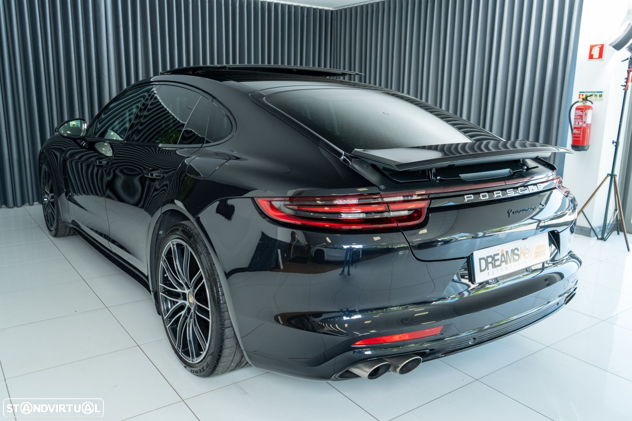 Porsche Panamera 4 E-Hybrid - 3