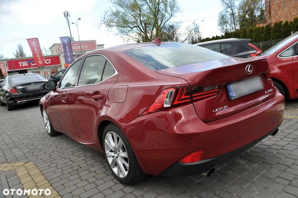 Lexus IS 200t Prestige - 11