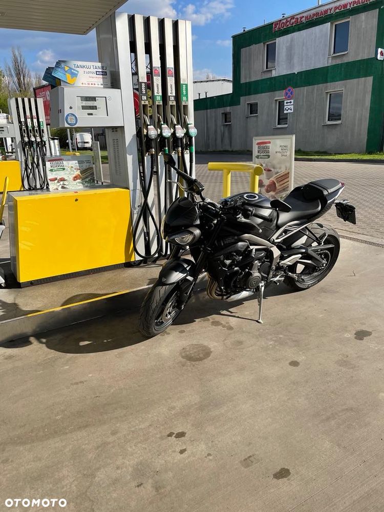 Triumph Street Triple - 8