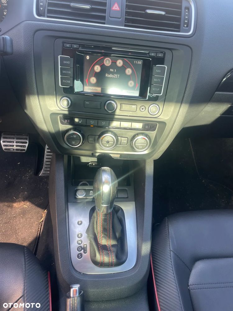 Volkswagen Jetta 2.0 Turbo FSI DSG Sportline - 14