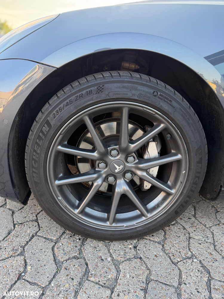 Tesla Model 3 Langstreckenbatterie Allradantrieb Dual Motor - 18
