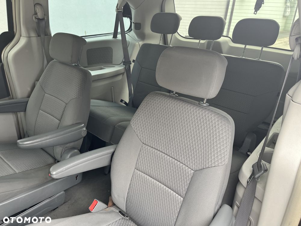Chrysler Town & Country - 17