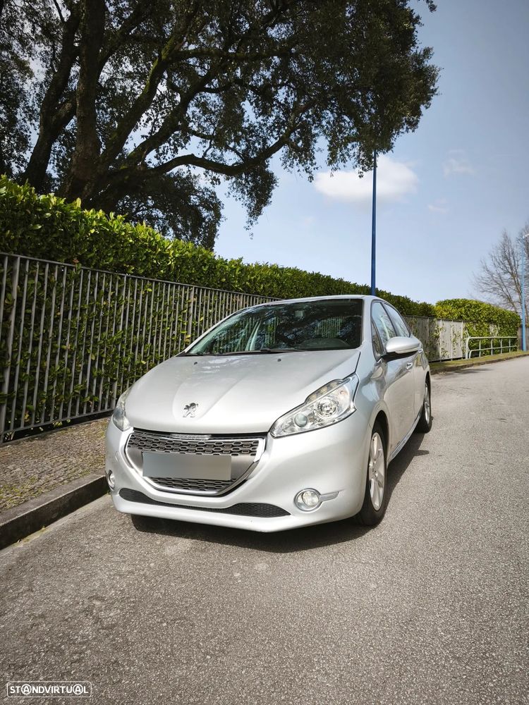 Peugeot 208 1.6 e-HDi Allure - 1
