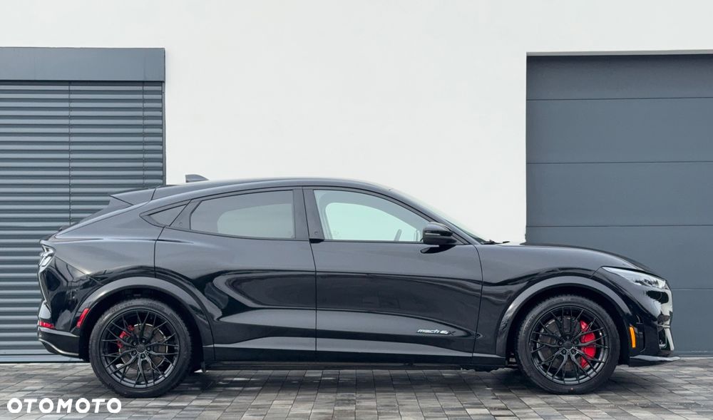Ford Mustang Mach-E - 3