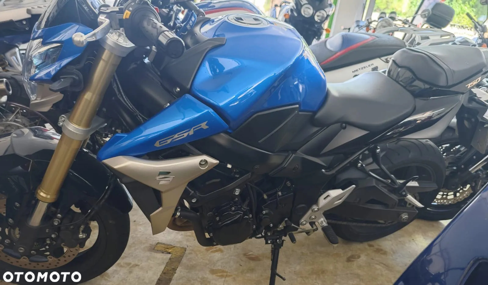 Suzuki GSR - 2