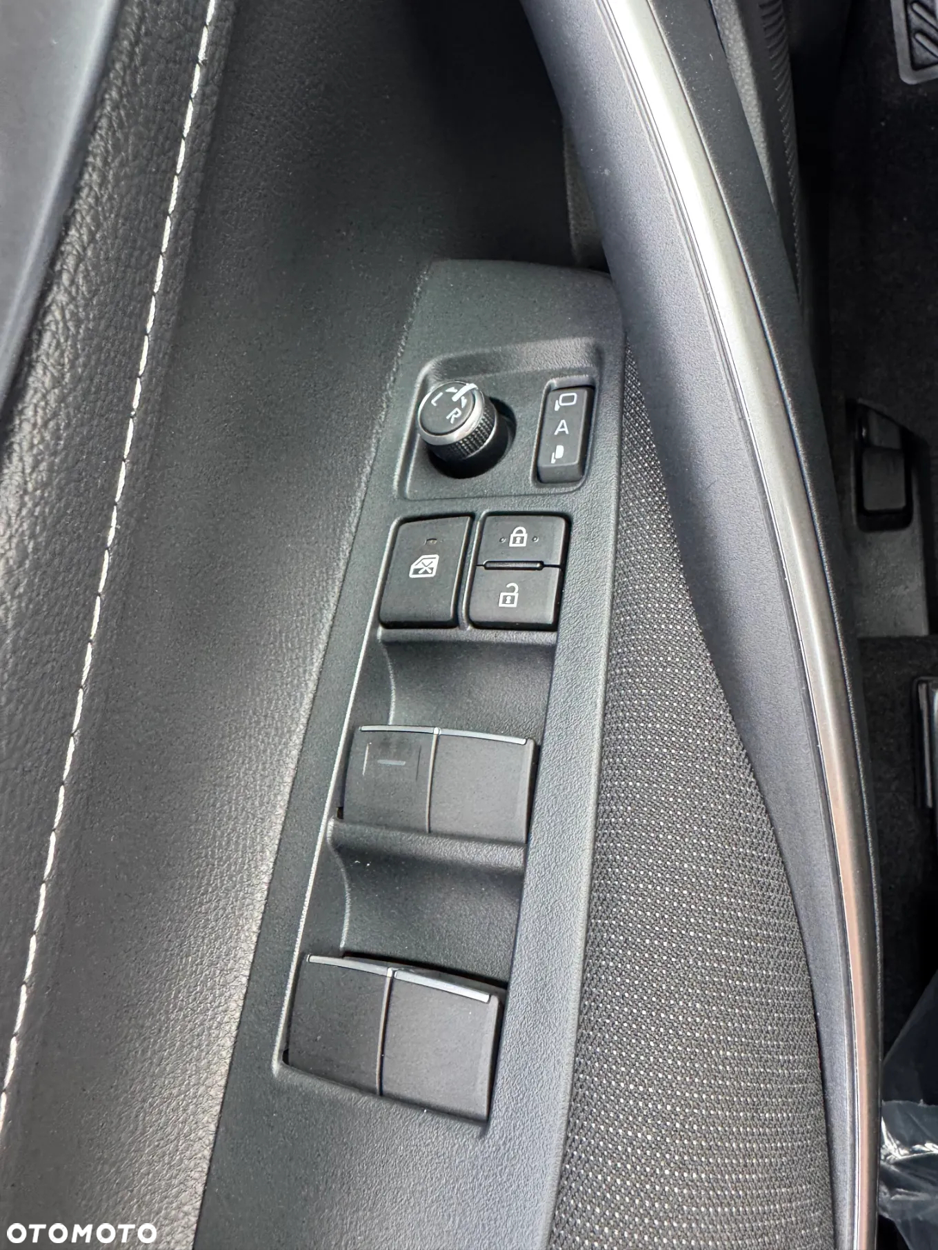 Toyota Corolla 1.8 Hybrid Comfort - 27