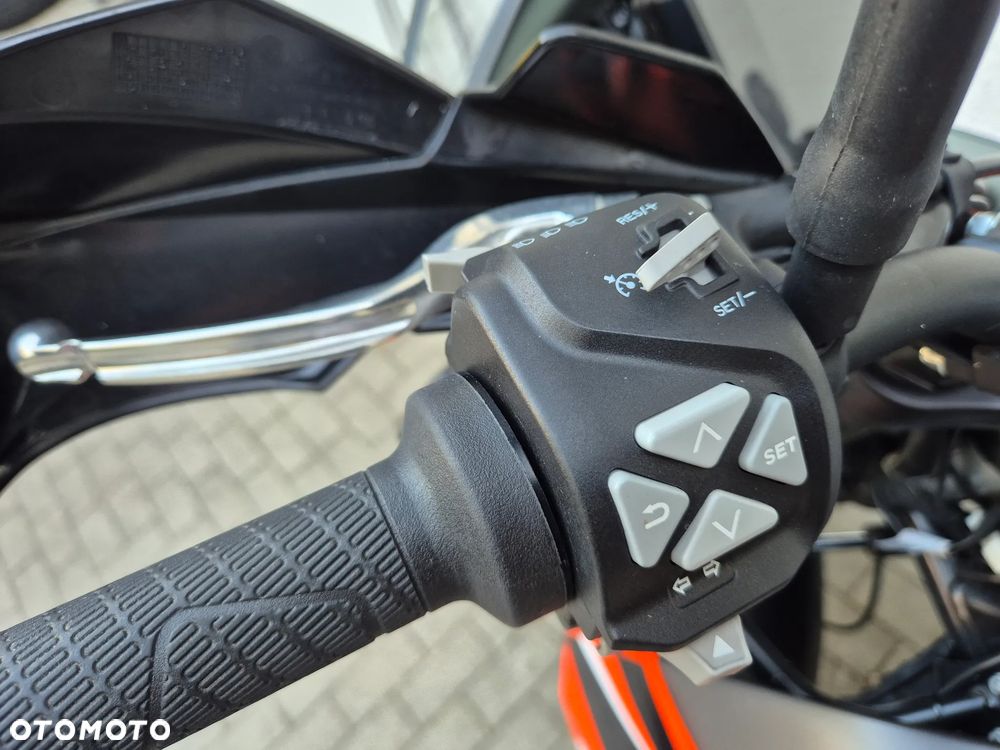 KTM Adventure 890 - 8