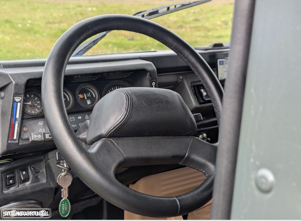 Land Rover Defender 110 SE - 10