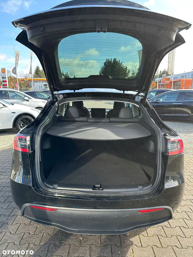 Tesla Y - 25