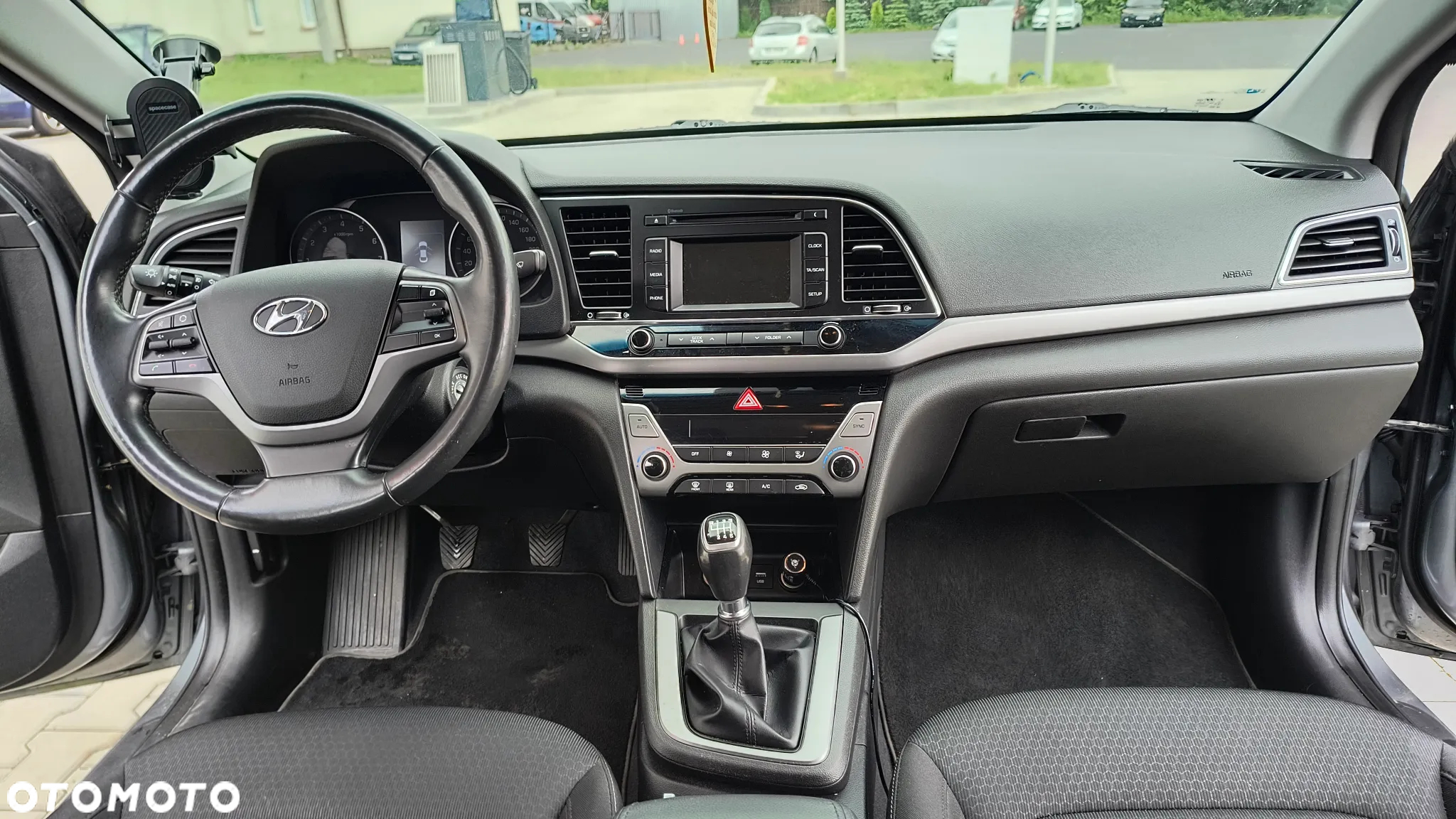 Hyundai Elantra 1.6 Comfort - 20