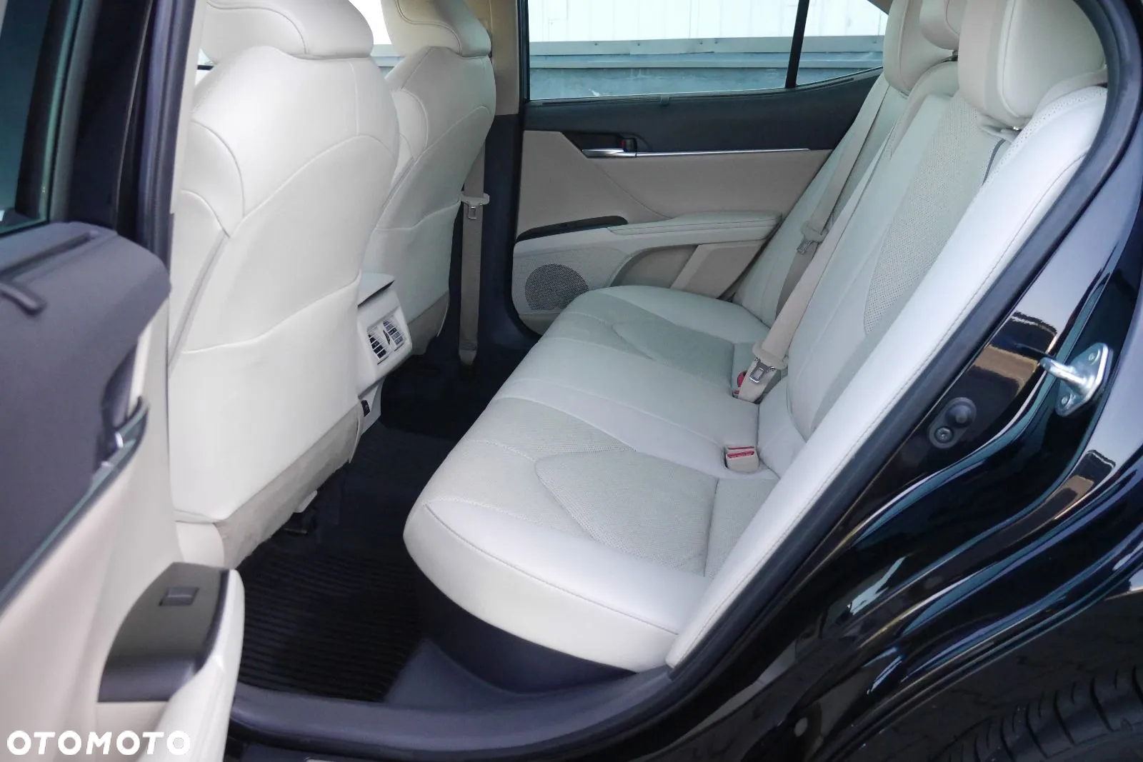 Toyota Camry 2.5 Hybrid Executive CVT - 14