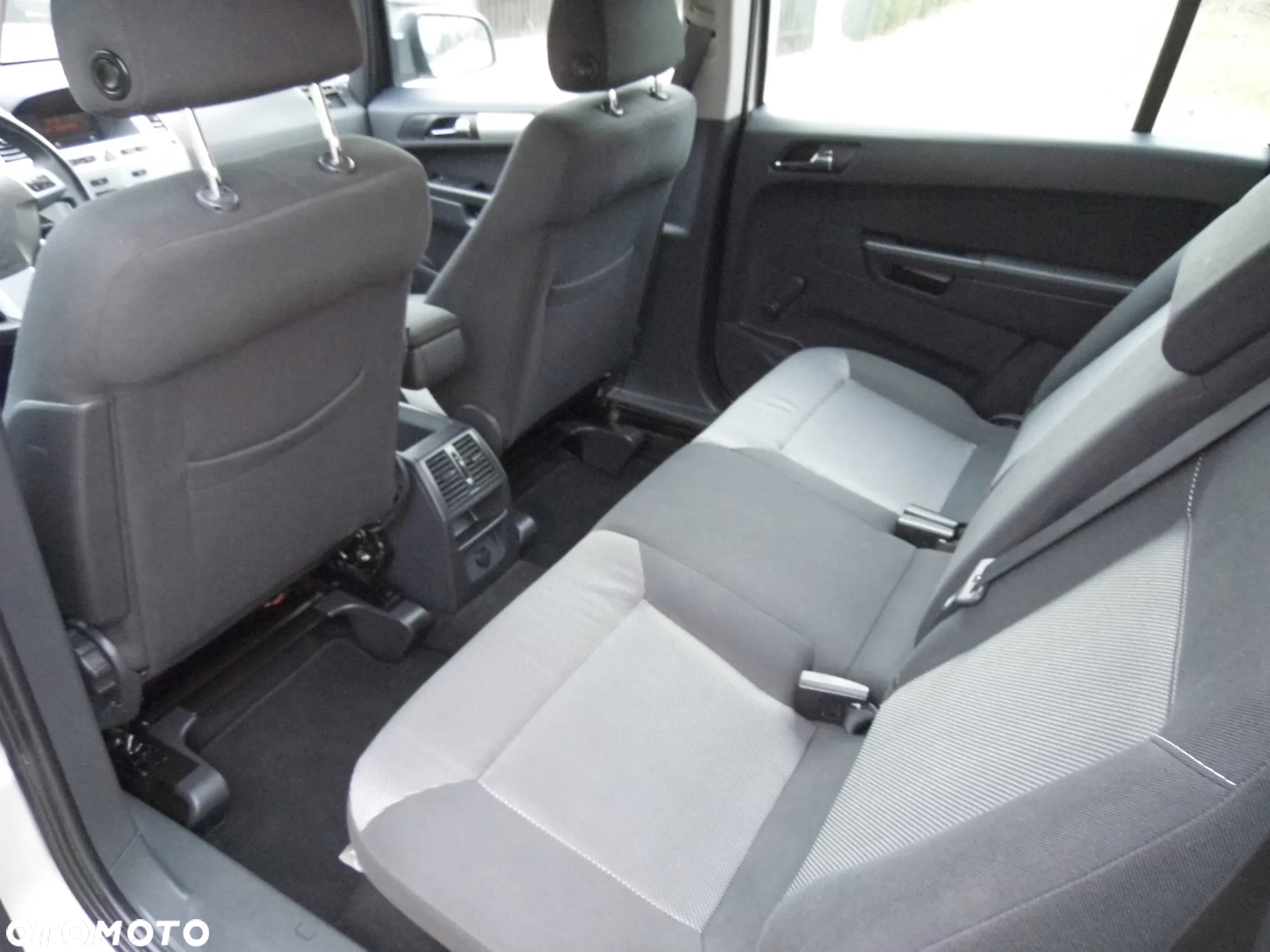 Opel Zafira 1.8 Design Edition - 24