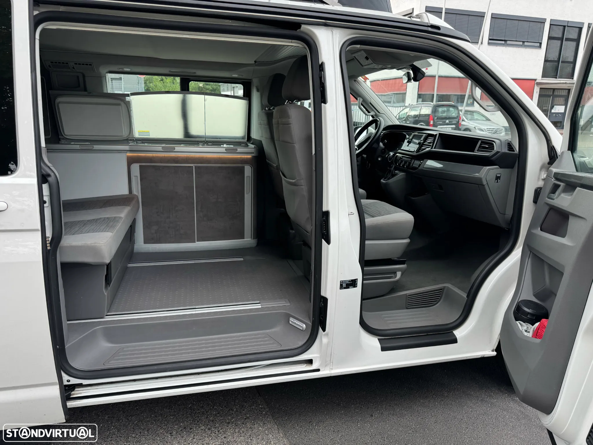 VW California Coast Volkswagen California Camper | 2 Camas – Dorme 4 Pessoas | Kitchenette + Cama no Teto - 10