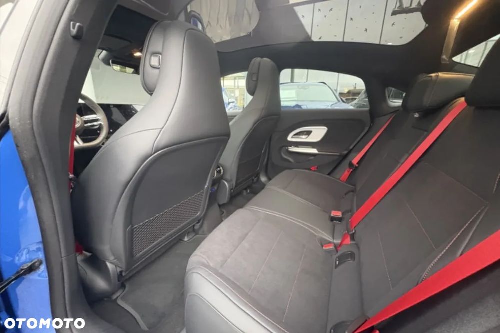 Mercedes-Benz CLA 180 7G-DCT - 16