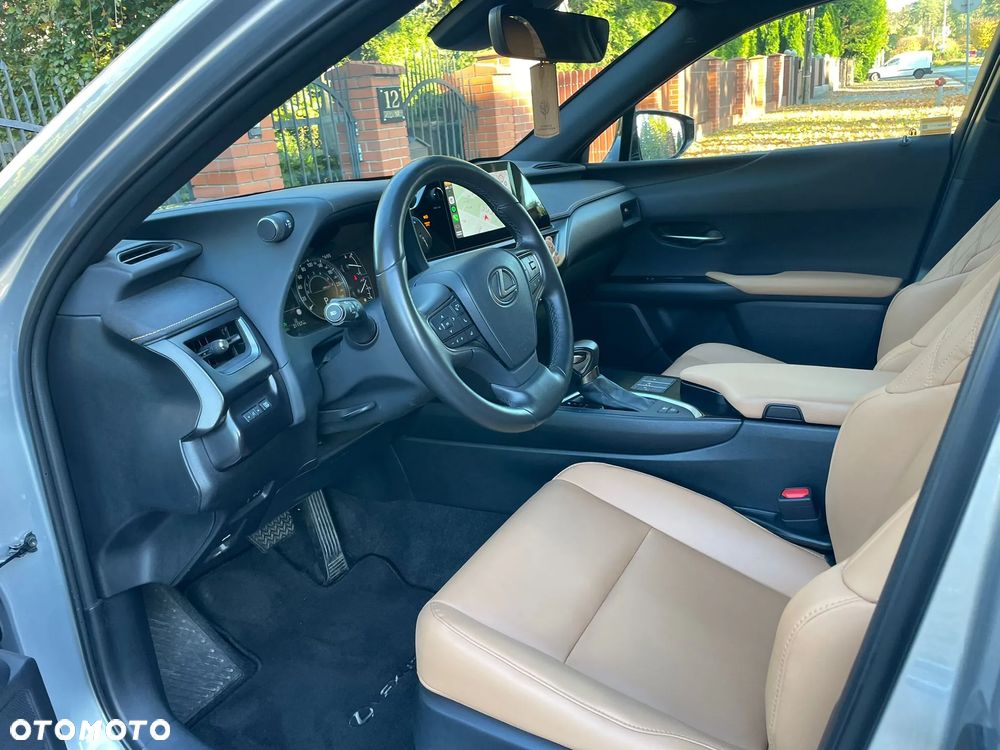 Lexus UX - 13