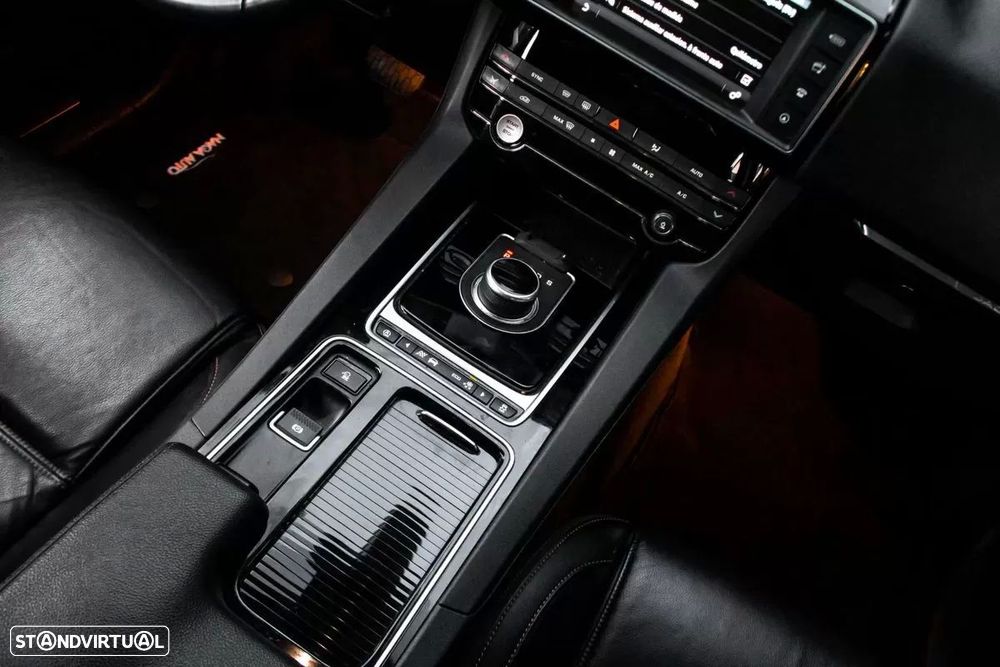 Jaguar F-Pace - 37