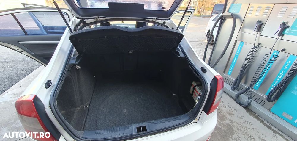 Skoda Octavia 1.6 TDI DPF Ambiente - 19