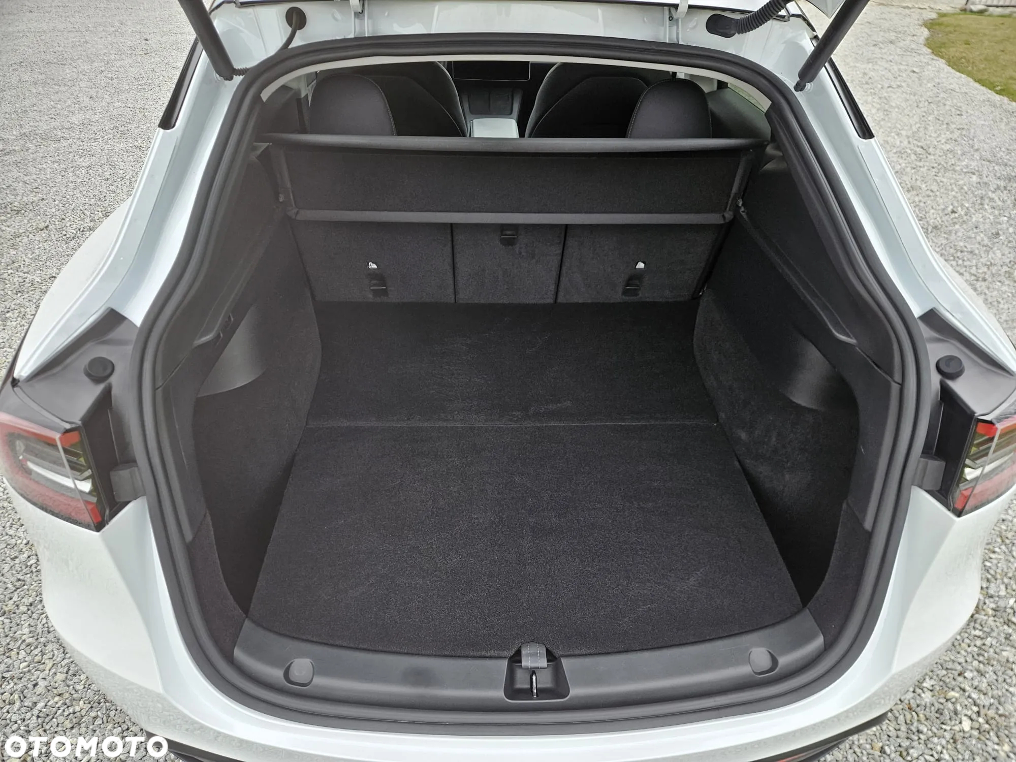 Tesla Y Model RWD - 33