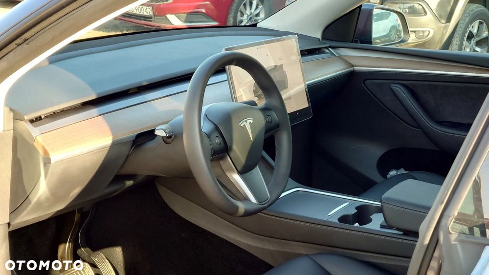Tesla Model Y Long Range Dual Motor AWD - 7