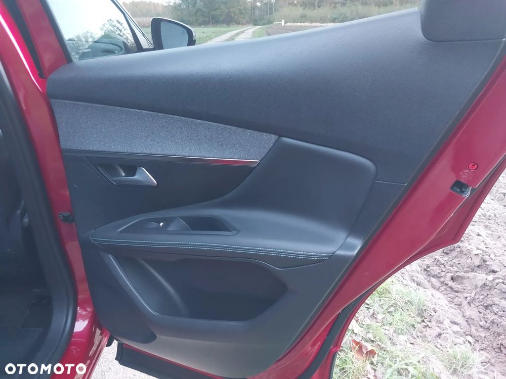 Peugeot 3008 1.6 PureTech HYbrid Allure S&S EAT8 - 23