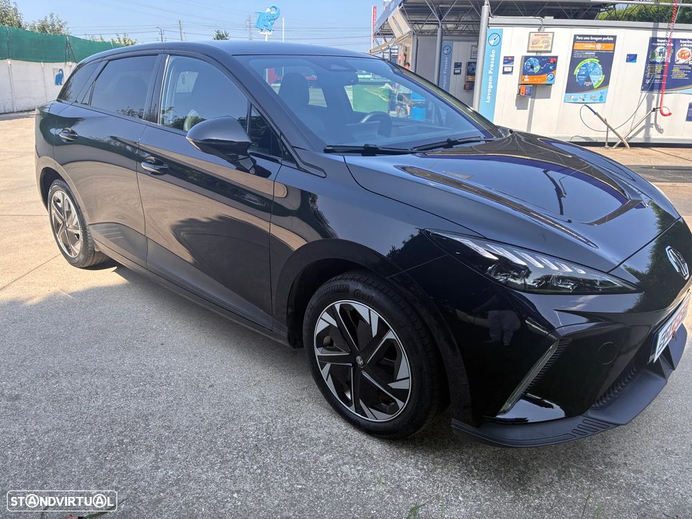 MG MG4 64 kWh Luxury - 12