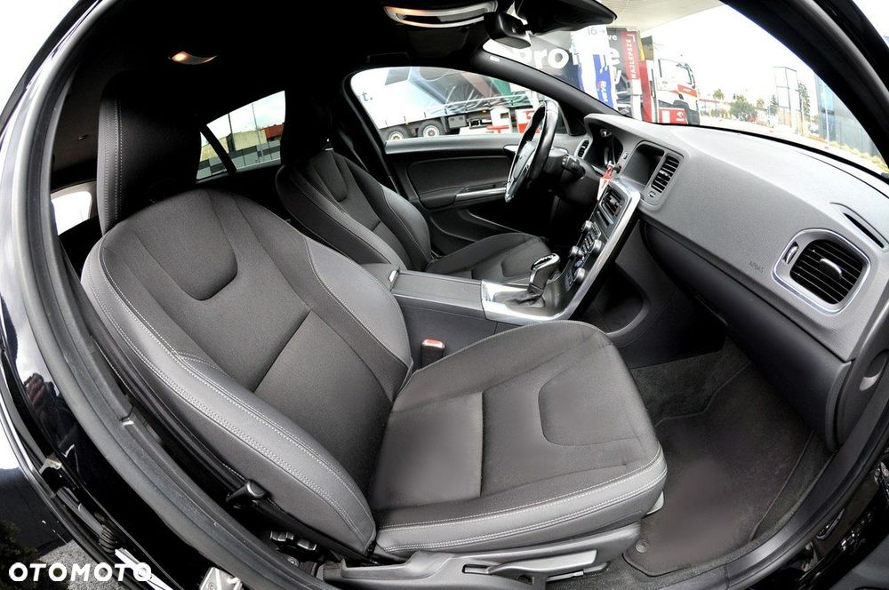 Volvo V60 D3 Geartronic Momentum - 22