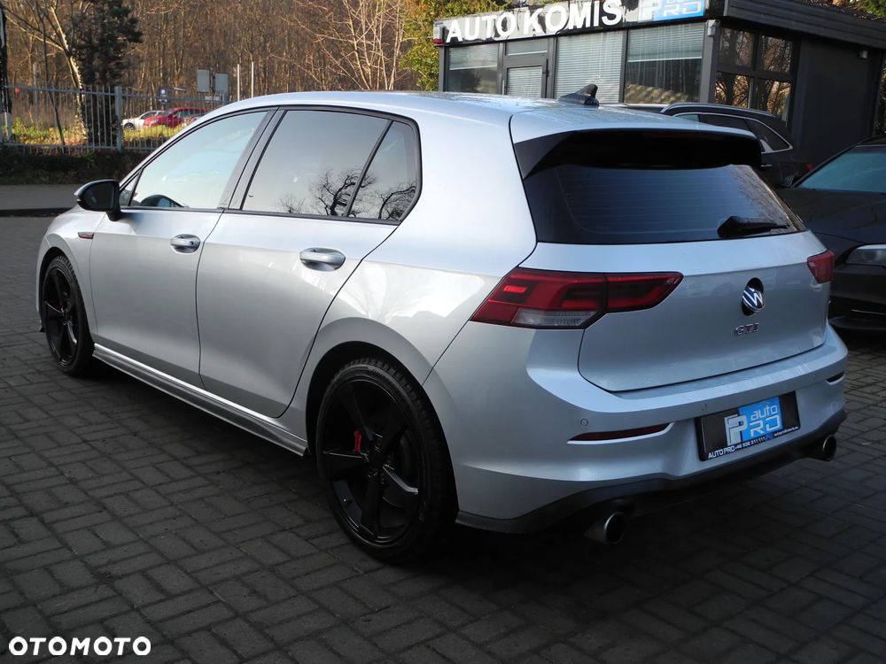Volkswagen Golf - 5