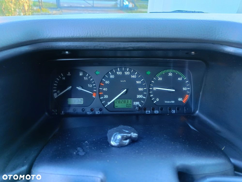 Volkswagen Caravelle - 7