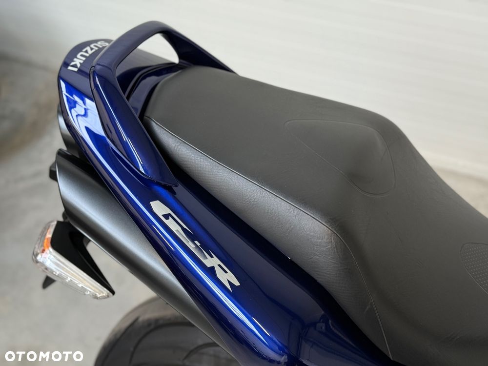 Suzuki GSR - 18