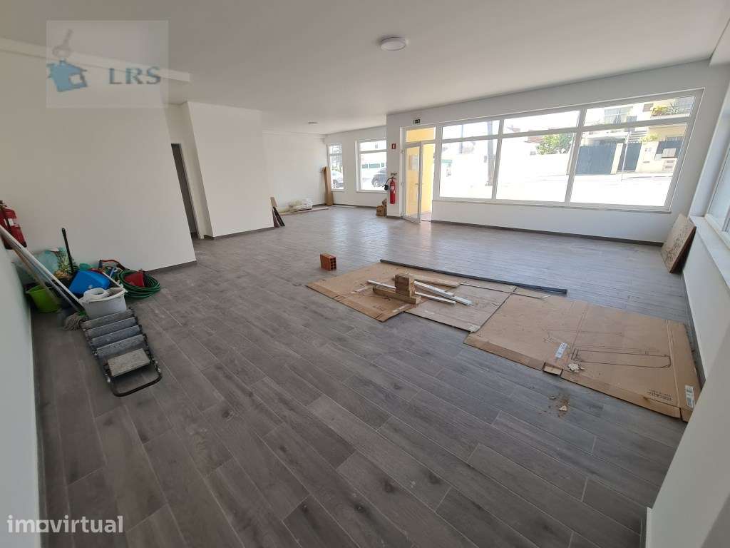 Loja nova a estrear para venda na Parede - Localização de Excelênci... - Grande imagem: 2/7