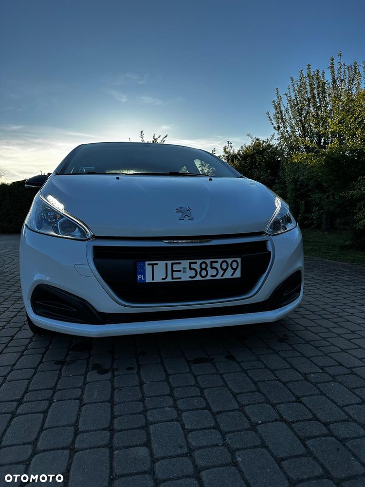 Peugeot 208 - 8