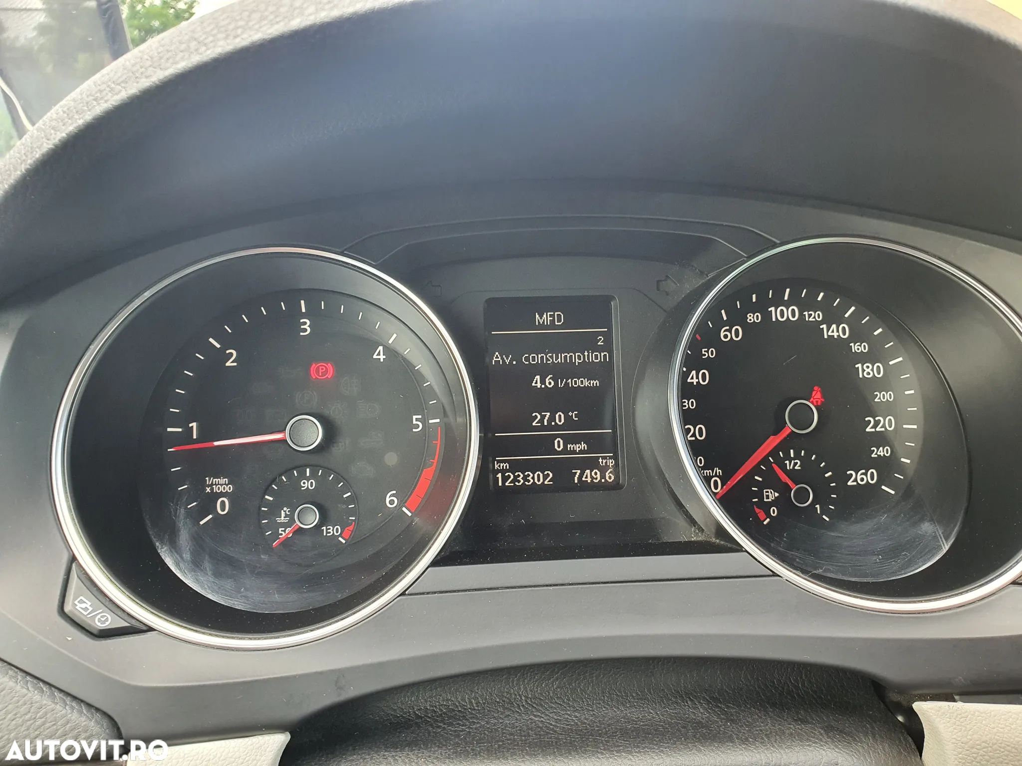 Volkswagen Jetta 2.0 TDI Comfortline - 5