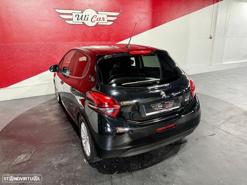 Peugeot 208 1.2 PureTech Style - 24