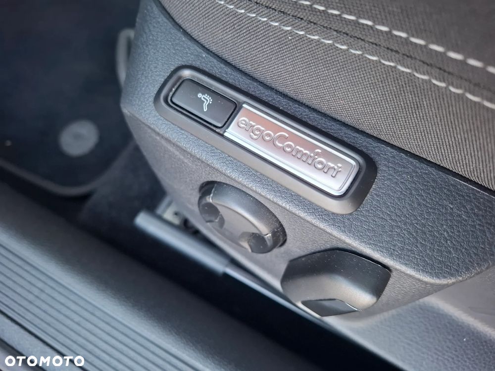 Volkswagen Passat Variant 2.0 TDI SCR DSG Business - 16