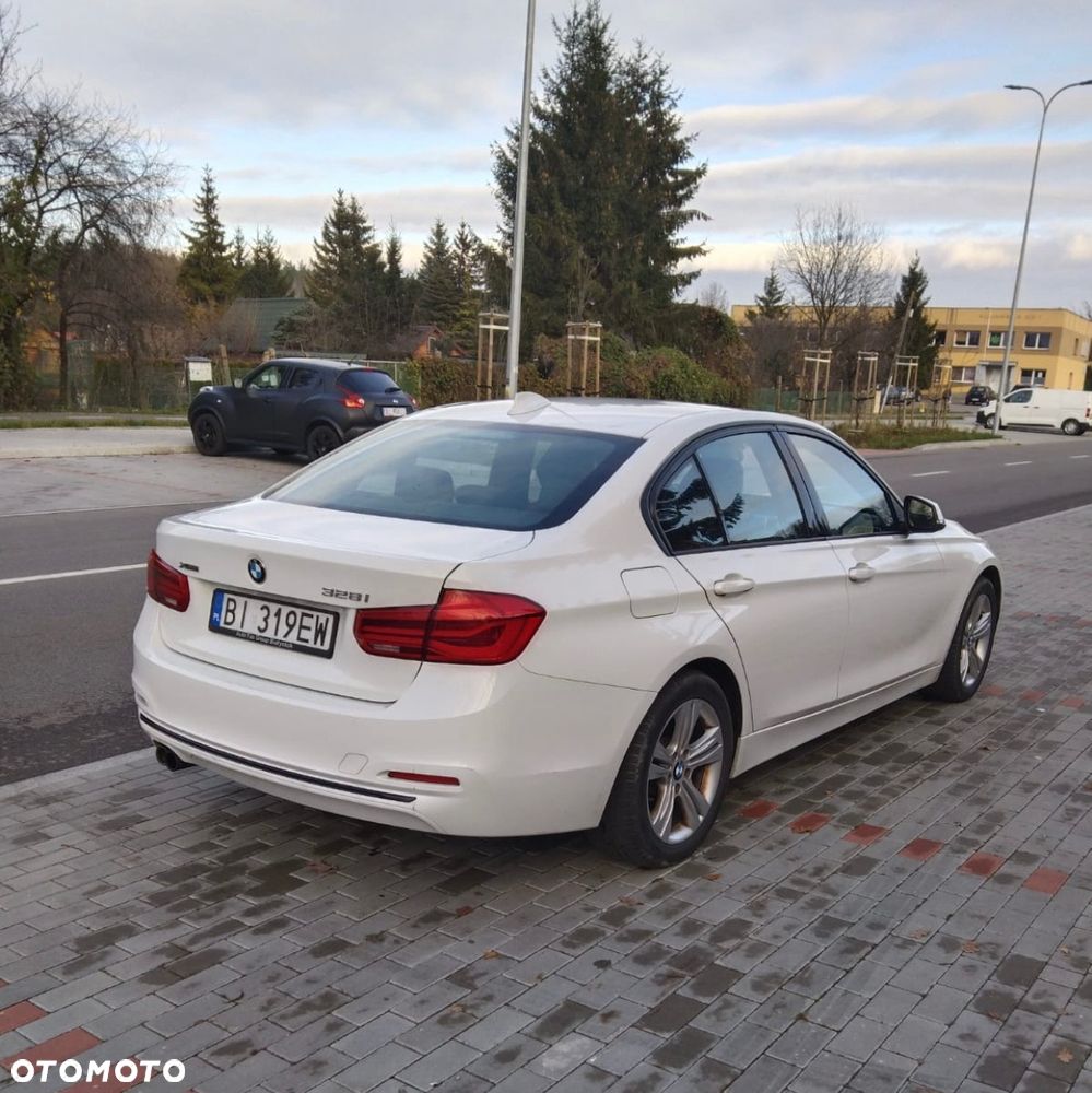 BMW Seria 3 328i xDrive - 15