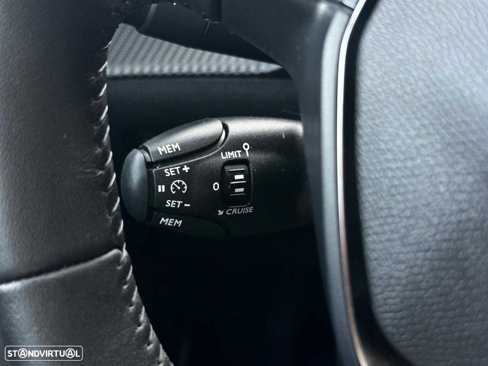 Peugeot 2008 1.2 Style - 17